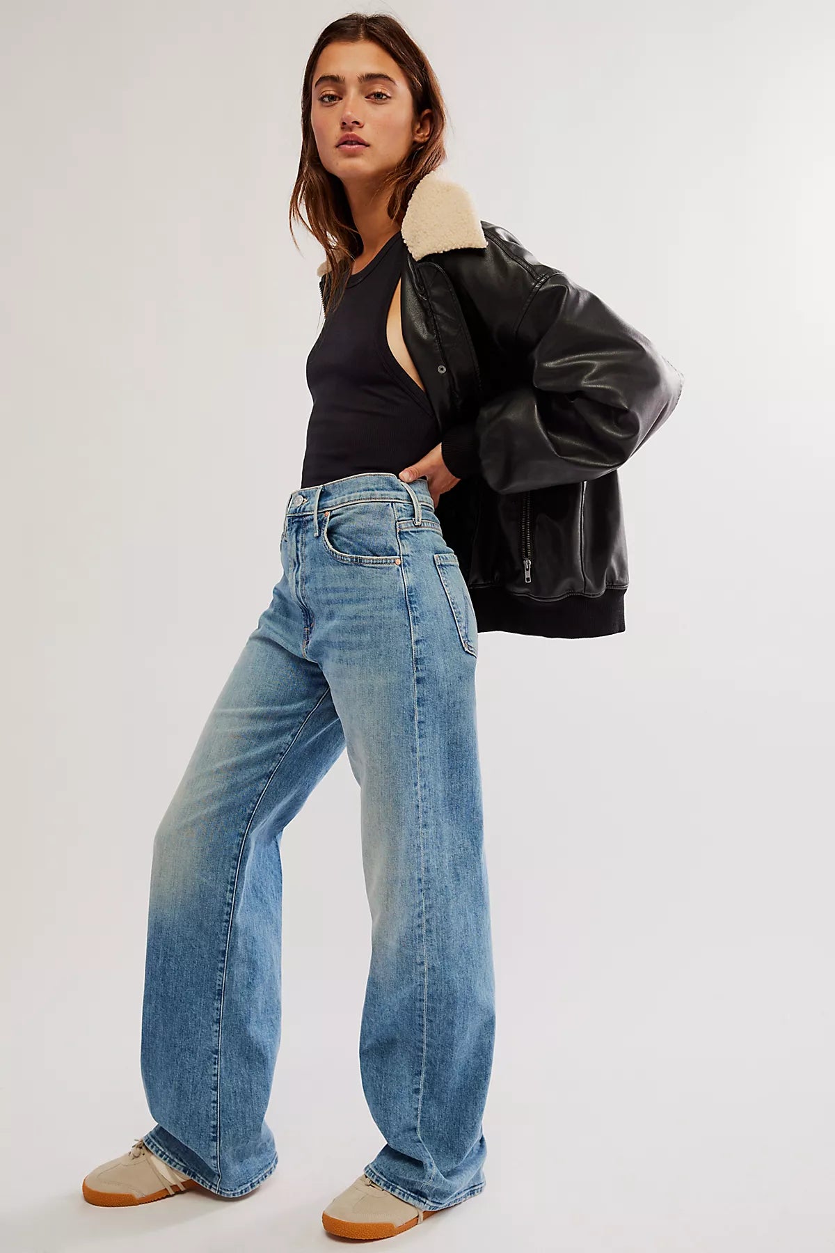 MOTHER The Lasso Sneak Jeans