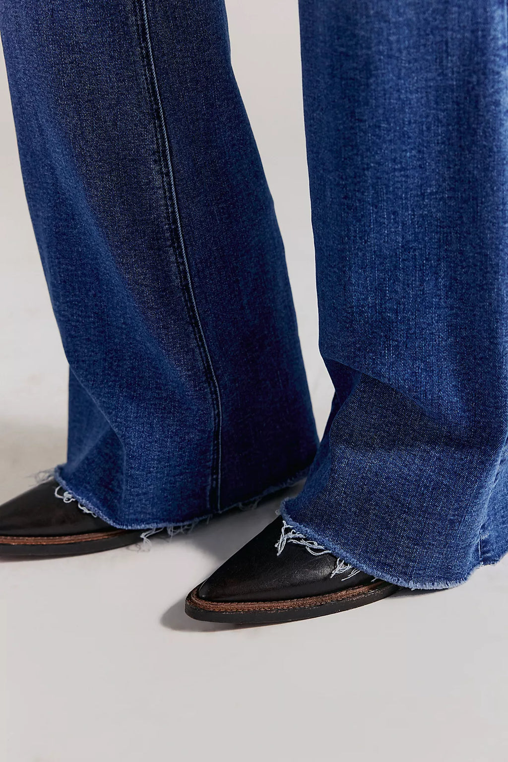 MOTHER The Doozy Sneak Fray Flare Jeans