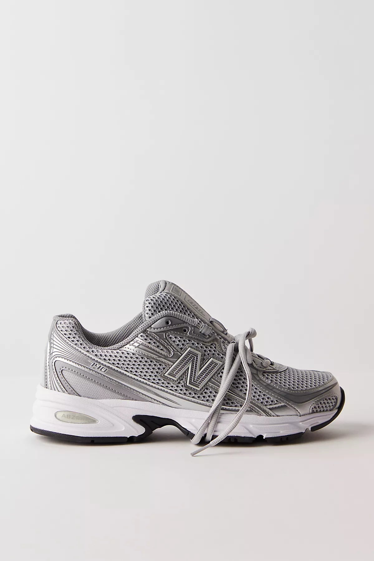New Balance 740 Sneakers