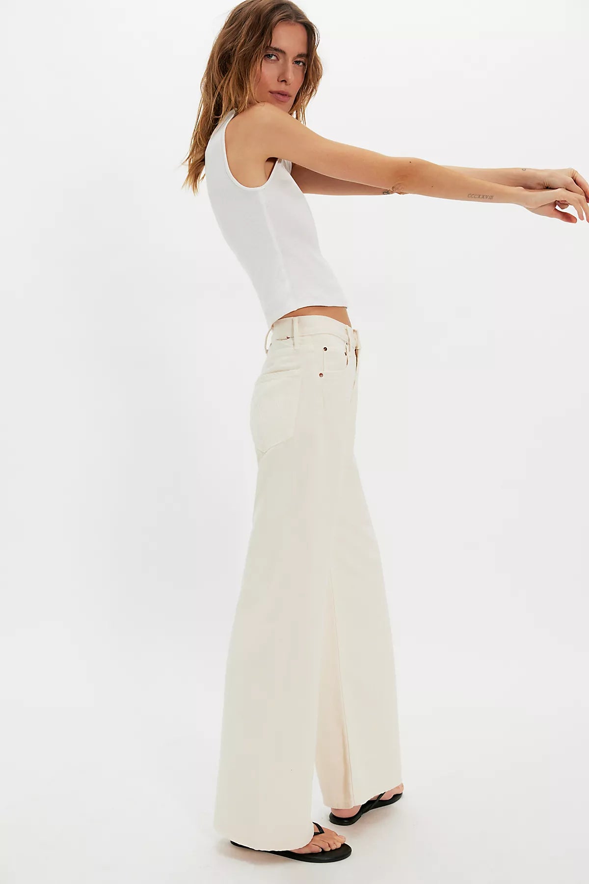MOTHER The Lemon Twist Sneak Jeans