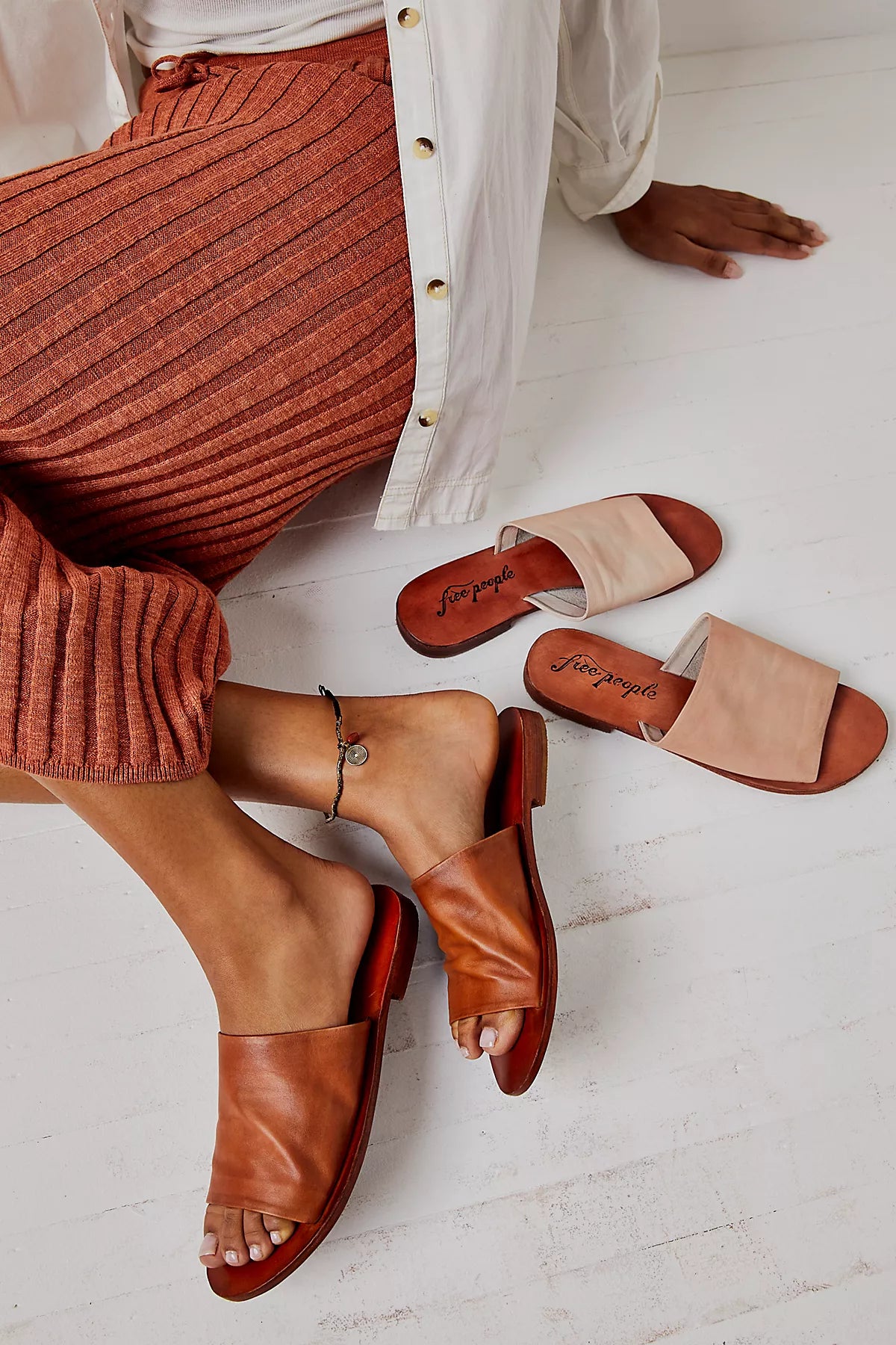 Vicente Slide Sandals