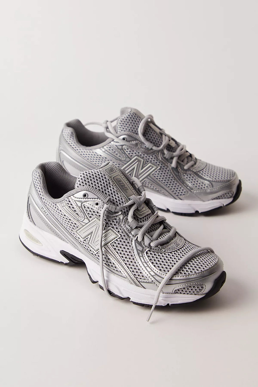 New Balance 740 Sneakers